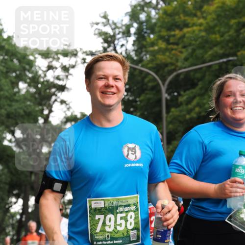 13.09.2026 - 21. swb-Marathon Bremen TobiasT http://msf.ph/oto/10287648 13.09.2026 12:22:23 Laufen 7958, 21, 1740, 21 meine-sportfotos.de