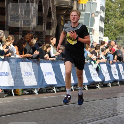 13.09.2026 - 21. swb-Marathon Bremen Strokosch-Dieckow http://msf.ph/oto/10287666 13.09.2026 10:39:01 Ziel 10441, 11127, 12370, 13539, 11227, 11454, 12003, 13641 meine-sportfotos.de
