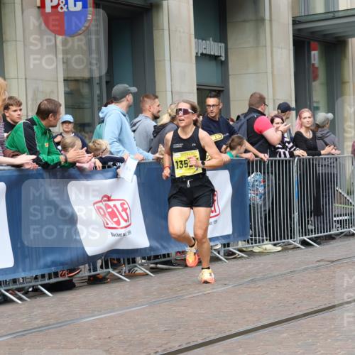 13.09.2026 - 21. swb-Marathon Bremen Strokosch-Dieckow http://msf.ph/oto/10287706 13.09.2026 10:43:06 Ziel 10328, 10346, 10456, 10618, 10742, 11468, 11607, 11632, 11826, 12406, 12469, 10235, 10336, 10988, 11042, 11143, 11265, 11442, 11632, 12053, 13523, 13580 meine-sportfotos.de