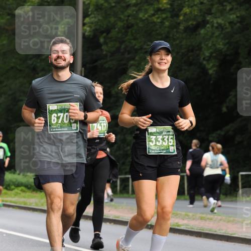 13.09.2026 - 21. swb-Marathon Bremen TobiasT http://msf.ph/oto/10287729 13.09.2026 12:22:53 Laufen 6705, 21, 2417, 3335, 21, 26 meine-sportfotos.de