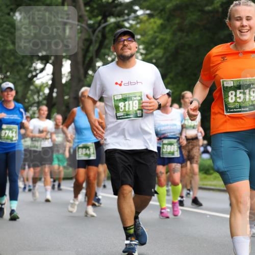 13.09.2026 - 21. swb-Marathon Bremen TobiasT http://msf.ph/oto/10287765 13.09.2026 12:23:02 Laufen 3267, 8119, 9745, 3985, 9648, 8519, 21, 26 meine-sportfotos.de