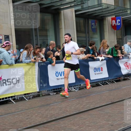 13.09.2026 - 21. swb-Marathon Bremen Strokosch-Dieckow http://msf.ph/oto/10287769 13.09.2026 10:43:12 Ziel 10328, 10346, 10456, 10618, 10742, 11468, 11607, 11826, 12406, 13509, 10336, 10988, 11042, 11143, 11265, 11442, 11632, 12053, 12469, 13523, 13580 meine-sportfotos.de