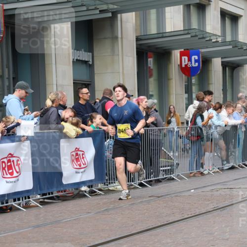 13.09.2026 - 21. swb-Marathon Bremen Strokosch-Dieckow http://msf.ph/oto/10287775 13.09.2026 10:43:17 Ziel 10328, 10346, 10618, 10742, 11468, 11607, 11826, 12250, 12253, 12406, 13509, 10336, 10456, 11042, 11143, 11265, 11442, 11632, 12053, 12469, 13523 meine-sportfotos.de