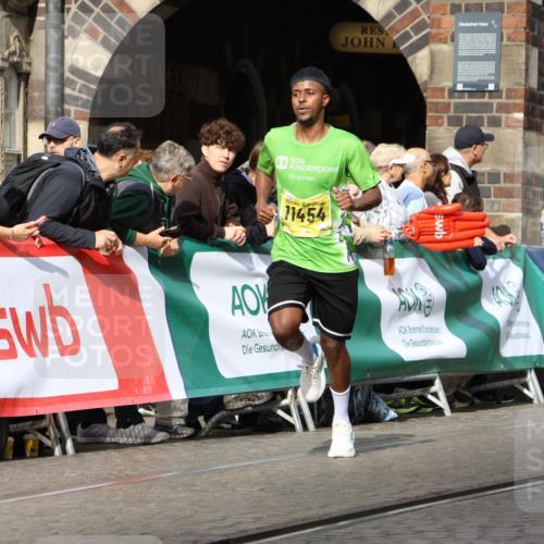 13.09.2026 - 21. swb-Marathon Bremen Strokosch-Dieckow http://msf.ph/oto/10287826 13.09.2026 10:39:19 Ziel 10782, 10926, 11127, 11338, 12003, 11713, 12404, 13513, 13556 meine-sportfotos.de