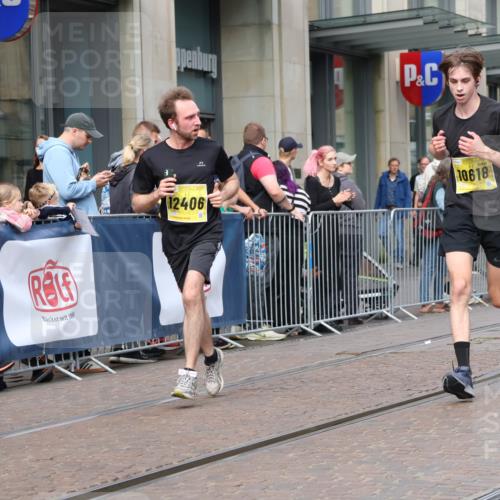 13.09.2026 - 21. swb-Marathon Bremen Strokosch-Dieckow http://msf.ph/oto/10287827 13.09.2026 10:43:22 Ziel 10328, 10742, 11019, 11468, 11607, 11826, 11948, 12250, 12253, 13509, 10336, 10346, 10456, 10618, 11042, 11143, 11265, 11442, 11632, 12053, 12406, 12469, 13523 meine-sportfotos.de