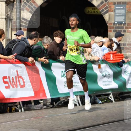 13.09.2026 - 21. swb-Marathon Bremen Strokosch-Dieckow http://msf.ph/oto/10287835 13.09.2026 10:39:19 Ziel 10782, 10926, 11127, 11338, 12003, 11713, 12404, 13513, 13556 meine-sportfotos.de