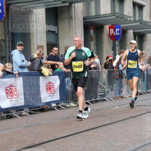 13.09.2026 - 21. swb-Marathon Bremen Strokosch-Dieckow http://msf.ph/oto/10287903 13.09.2026 10:43:26 Ziel 10328, 10337, 10742, 11019, 11208, 11312, 11607, 11614, 11948, 12250, 12253, 12436, 13509, 10328, 10346, 10456, 10618, 11042, 11143, 11468, 11632, 11826, 12053, 12406, 12469, 13523 meine-sportfotos.de
