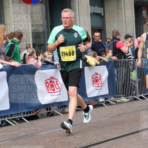 13.09.2026 - 21. swb-Marathon Bremen Strokosch-Dieckow http://msf.ph/oto/10287911 13.09.2026 10:43:27 Ziel 10337, 10742, 11019, 11208, 11312, 11607, 11614, 11930, 11948, 12250, 12253, 12436, 13509, 10328, 10346, 10456, 10618, 11042, 11143, 11468, 11632, 11826, 12053, 12406, 12469, 13523 meine-sportfotos.de