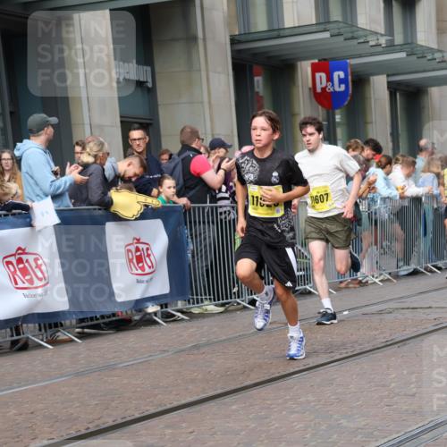 13.09.2026 - 21. swb-Marathon Bremen Strokosch-Dieckow http://msf.ph/oto/10287951 13.09.2026 10:43:30 Ziel 10337, 10742, 11019, 11208, 11312, 11447, 11614, 11930, 11948, 12250, 12253, 12436, 12559, 13509, 10328, 10346, 10456, 10618, 11468, 11607, 11632, 11826, 12406, 12469 meine-sportfotos.de