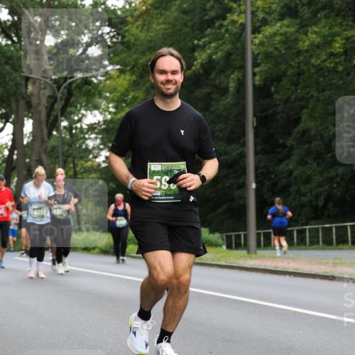 13.09.2026 - 21. swb-Marathon Bremen TobiasT http://msf.ph/oto/10287964 13.09.2026 12:23:41 Laufen 9768, 930, 58, 6537, 21 meine-sportfotos.de