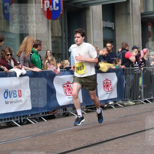 13.09.2026 - 21. swb-Marathon Bremen Strokosch-Dieckow http://msf.ph/oto/10287974 13.09.2026 10:43:31 Ziel 10337, 10742, 11019, 11208, 11312, 11447, 11614, 11930, 11948, 12250, 12253, 12436, 12559, 13509, 10328, 10346, 10456, 10618, 10742, 11468, 11607, 11632, 11826, 12406, 12469 meine-sportfotos.de