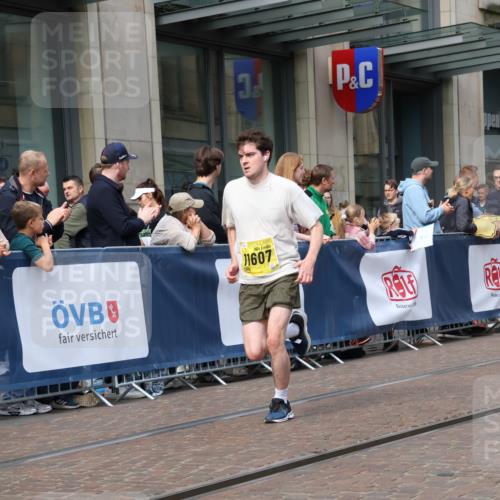 13.09.2026 - 21. swb-Marathon Bremen Strokosch-Dieckow http://msf.ph/oto/10287988 13.09.2026 10:43:31 Ziel 10337, 10742, 11019, 11208, 11312, 11447, 11614, 11930, 11948, 12250, 12253, 12436, 12559, 13509, 10328, 10346, 10456, 10618, 10742, 11468, 11607, 11632, 11826, 12406, 12469 meine-sportfotos.de