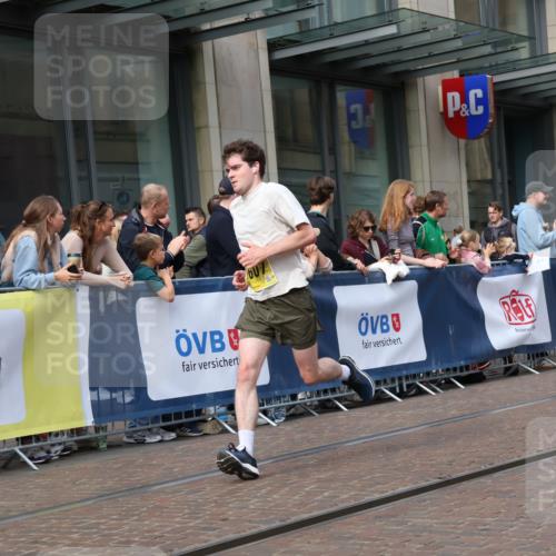 13.09.2026 - 21. swb-Marathon Bremen Strokosch-Dieckow http://msf.ph/oto/10287998 13.09.2026 10:43:32 Ziel 10337, 10342, 11019, 11208, 11312, 11447, 11614, 11930, 11948, 12250, 12253, 12436, 12559, 13509, 10328, 10346, 10456, 10618, 10742, 11468, 11607, 11826, 12406, 12469 meine-sportfotos.de