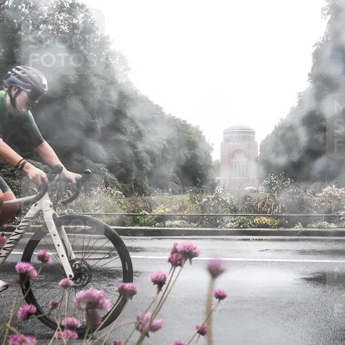 13.09.2026 - Stadtparktriathlon H.Heesch http://msf.ph/oto/10288044 13.09.2026 12:41:17 Radfahren 1281 meine-sportfotos.de