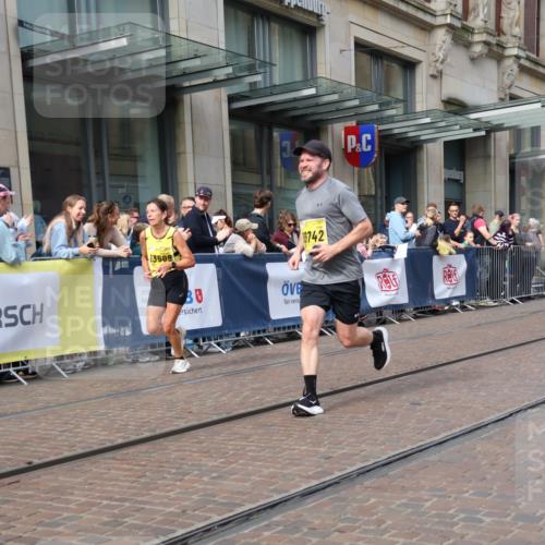 13.09.2026 - 21. swb-Marathon Bremen Strokosch-Dieckow http://msf.ph/oto/10288057 13.09.2026 10:43:34 Ziel 10337, 10342, 11019, 11208, 11312, 11447, 11614, 11930, 11948, 12250, 12253, 12436, 12559, 13538, 10328, 10346, 10456, 10618, 10742, 11468, 11607, 11826, 12406, 13509 meine-sportfotos.de