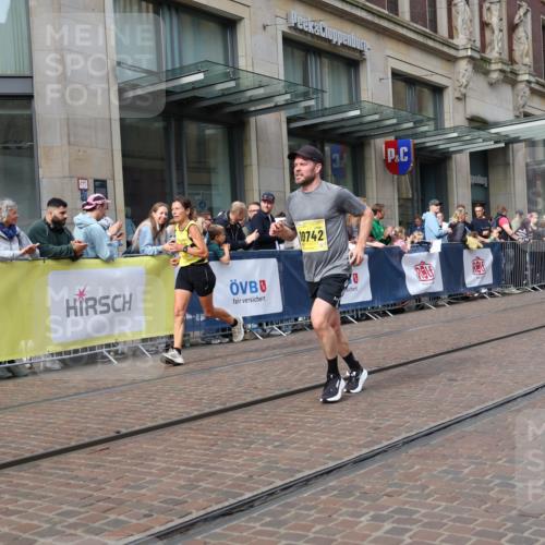13.09.2026 - 21. swb-Marathon Bremen Strokosch-Dieckow http://msf.ph/oto/10288066 13.09.2026 10:43:34 Ziel 10337, 10342, 11019, 11208, 11312, 11447, 11614, 11930, 11948, 12250, 12253, 12436, 12559, 13538, 10328, 10346, 10456, 10618, 10742, 11468, 11607, 11826, 12406, 13509 meine-sportfotos.de