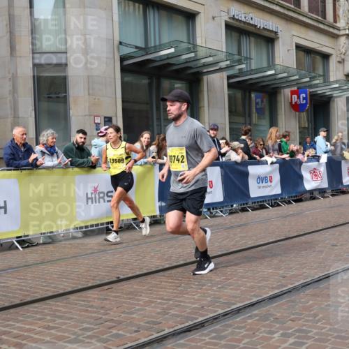 13.09.2026 - 21. swb-Marathon Bremen Strokosch-Dieckow http://msf.ph/oto/10288077 13.09.2026 10:43:35 Ziel 10337, 10342, 11019, 11208, 11312, 11447, 11614, 11930, 11948, 12250, 12253, 12436, 12559, 13538, 10328, 10346, 10456, 10618, 10742, 11468, 11607, 11826, 12406, 13509 meine-sportfotos.de