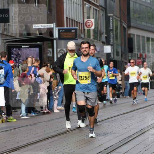 13.09.2026 - 21. swb-Marathon Bremen Strokosch-Dieckow http://msf.ph/oto/10288085 13.09.2026 10:43:41 Ziel 10337, 10342, 11019, 11108, 11208, 11312, 11447, 11614, 11644, 11758, 11930, 11948, 12250, 12253, 12436, 12559, 13538, 10328, 10346, 10618, 10742, 11468, 11607, 11826, 12406, 13509 meine-sportfotos.de