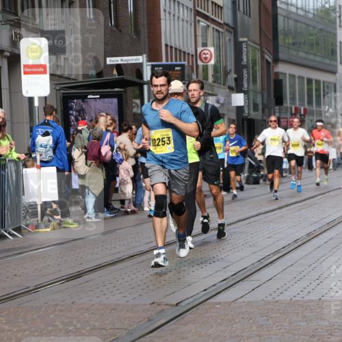 13.09.2026 - 21. swb-Marathon Bremen Strokosch-Dieckow http://msf.ph/oto/10288095 13.09.2026 10:43:42 Ziel 10337, 10342, 11019, 11108, 11208, 11312, 11447, 11614, 11644, 11758, 11930, 11948, 12250, 12253, 12436, 12559, 13538, 10328, 10346, 10618, 10742, 11468, 11607, 11826, 12250, 12253, 12406, 13509 meine-sportfotos.de