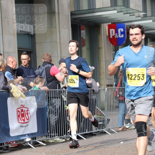 13.09.2026 - 21. swb-Marathon Bremen Strokosch-Dieckow http://msf.ph/oto/10288129 13.09.2026 10:43:44 Ziel 10337, 10342, 11019, 11108, 11208, 11312, 11447, 11614, 11644, 11758, 11930, 11948, 12436, 12559, 13538, 10328, 10346, 10618, 10742, 11468, 11607, 11826, 11948, 12250, 12253, 13509 meine-sportfotos.de