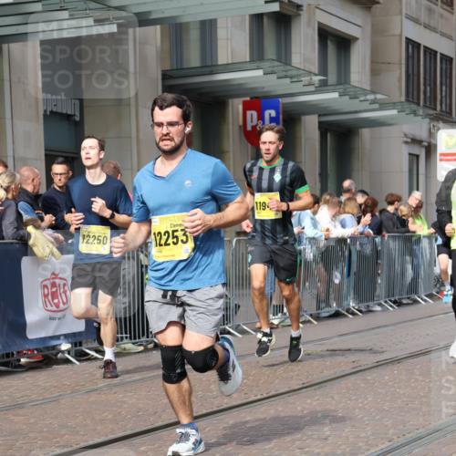 13.09.2026 - 21. swb-Marathon Bremen Strokosch-Dieckow http://msf.ph/oto/10288138 13.09.2026 10:43:45 Ziel 10337, 10342, 11019, 11108, 11208, 11312, 11447, 11614, 11644, 11758, 11930, 12436, 12559, 13538, 10328, 10618, 10742, 11019, 11468, 11607, 11826, 11948, 12250, 12253, 13509 meine-sportfotos.de