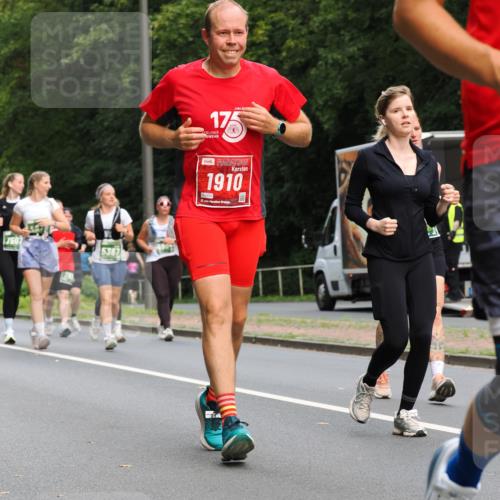 13.09.2026 - 21. swb-Marathon Bremen TobiasT http://msf.ph/oto/10288161 13.09.2026 12:24:13 Laufen 7507, 5367, 175, 1910, 484, 21 meine-sportfotos.de