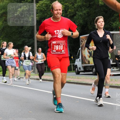 13.09.2026 - 21. swb-Marathon Bremen TobiasT http://msf.ph/oto/10288174 13.09.2026 12:24:13 Laufen 5367, 2, 175, 1910, 0484, 21, 232 meine-sportfotos.de