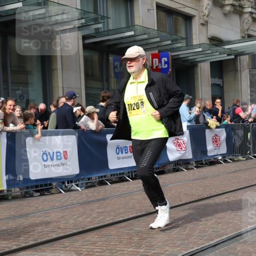 13.09.2026 - 21. swb-Marathon Bremen Strokosch-Dieckow http://msf.ph/oto/10288231 13.09.2026 10:43:48 Ziel 10337, 10342, 11108, 11208, 11312, 11447, 11614, 11644, 11758, 11930, 12436, 12559, 13538, 10328, 10742, 11019, 11468, 11607, 11826, 11948, 12250, 12253, 13509 meine-sportfotos.de