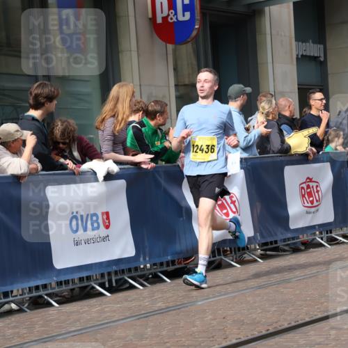 13.09.2026 - 21. swb-Marathon Bremen Strokosch-Dieckow http://msf.ph/oto/10288247 13.09.2026 10:43:49 Ziel 10337, 10342, 11108, 11208, 11312, 11447, 11614, 11644, 11758, 11930, 12436, 12559, 13538, 10328, 10337, 10742, 11019, 11208, 11468, 11607, 11826, 11948, 12250, 12253, 13509 meine-sportfotos.de