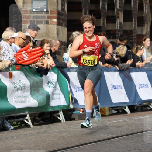 13.09.2026 - 21. swb-Marathon Bremen Strokosch-Dieckow http://msf.ph/oto/10288264 13.09.2026 10:40:01 Ziel 12339, 12404, 13513, 13642 meine-sportfotos.de