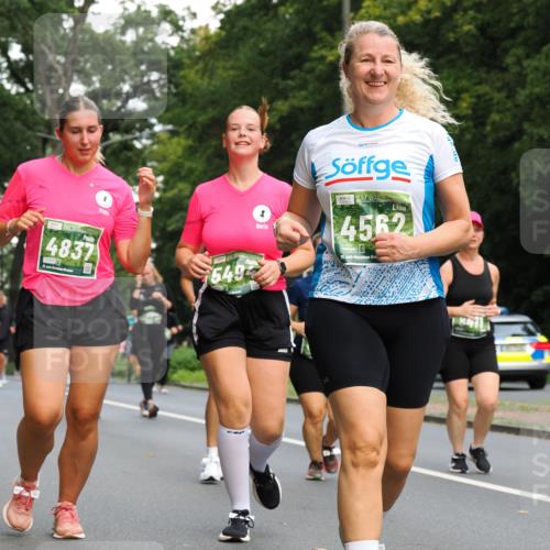 13.09.2026 - 21. swb-Marathon Bremen TobiasT http://msf.ph/oto/10288280 13.09.2026 12:24:27 Laufen 4837, 549, 4562, 21 meine-sportfotos.de
