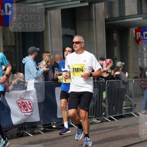 13.09.2026 - 21. swb-Marathon Bremen Strokosch-Dieckow http://msf.ph/oto/10288299 13.09.2026 10:43:52 Ziel 10342, 10956, 11108, 11148, 11447, 11644, 11758, 11930, 12559, 13538, 10337, 10742, 11019, 11208, 11312, 11607, 11614, 11930, 11948, 12250, 12253, 12436, 13509 meine-sportfotos.de