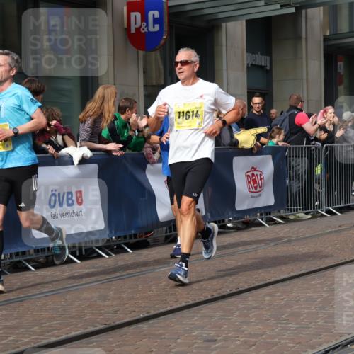 13.09.2026 - 21. swb-Marathon Bremen Strokosch-Dieckow http://msf.ph/oto/10288314 13.09.2026 10:43:52 Ziel 10342, 10956, 11108, 11148, 11447, 11644, 11758, 11930, 12559, 13538, 10337, 10742, 11019, 11208, 11312, 11607, 11614, 11930, 11948, 12250, 12253, 12436, 13509 meine-sportfotos.de