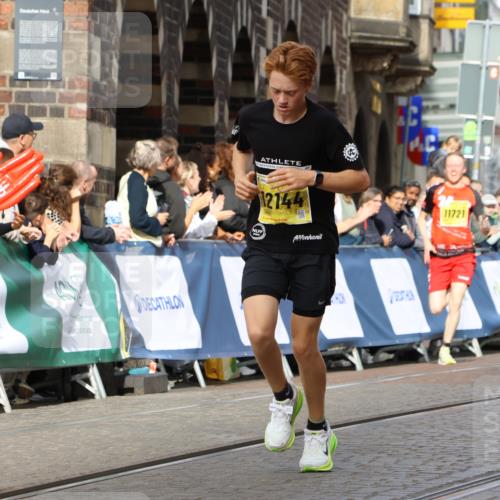 13.09.2026 - 21. swb-Marathon Bremen Strokosch-Dieckow http://msf.ph/oto/10288325 13.09.2026 10:40:06 Ziel 12339, 13519, 13642 meine-sportfotos.de