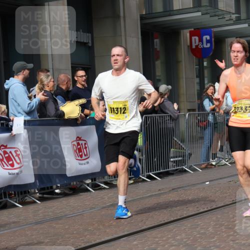 13.09.2026 - 21. swb-Marathon Bremen Strokosch-Dieckow http://msf.ph/oto/10288329 13.09.2026 10:43:53 Ziel 10342, 10956, 11108, 11148, 11447, 11644, 11758, 12559, 13538, 10337, 10742, 11019, 11208, 11312, 11447, 11607, 11614, 11930, 11948, 12250, 12253, 12436, 12559, 13509 meine-sportfotos.de