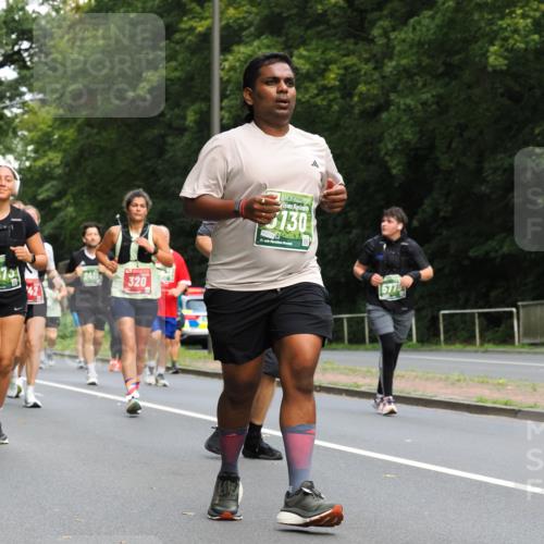 13.09.2026 - 21. swb-Marathon Bremen TobiasT http://msf.ph/oto/10288330 13.09.2026 12:24:35 Laufen 7, 2411, 320, 6178, 130, 21, 5775 meine-sportfotos.de