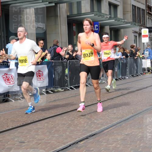 13.09.2026 - 21. swb-Marathon Bremen Strokosch-Dieckow http://msf.ph/oto/10288335 13.09.2026 10:43:53 Ziel 10342, 10956, 11108, 11148, 11447, 11644, 11758, 12559, 13538, 10337, 10742, 11019, 11208, 11312, 11447, 11607, 11614, 11930, 11948, 12250, 12253, 12436, 12559, 13509 meine-sportfotos.de