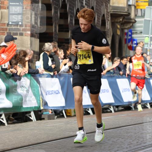 13.09.2026 - 21. swb-Marathon Bremen Strokosch-Dieckow http://msf.ph/oto/10288338 13.09.2026 10:40:06 Ziel 12339, 13519, 13642 meine-sportfotos.de