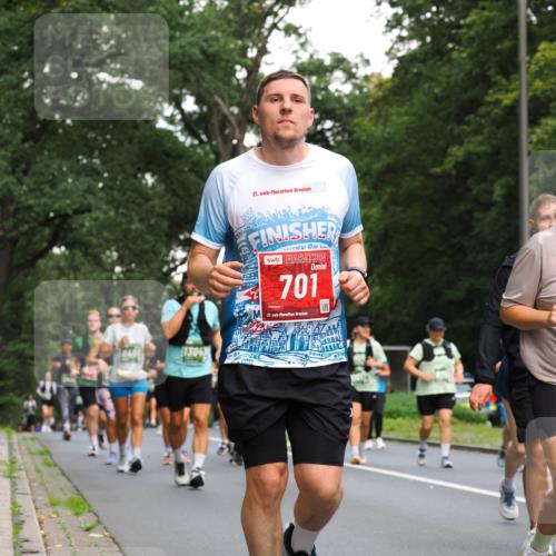 13.09.2026 - 21. swb-Marathon Bremen TobiasT http://msf.ph/oto/10288393 13.09.2026 12:24:39 Laufen 13043, 21, 26, 701, 21, 00 meine-sportfotos.de