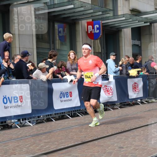 13.09.2026 - 21. swb-Marathon Bremen Strokosch-Dieckow http://msf.ph/oto/10288411 13.09.2026 10:43:55 Ziel 10342, 10956, 11108, 11148, 11644, 11758, 13538, 10337, 10742, 11019, 11208, 11312, 11447, 11614, 11930, 11948, 12250, 12253, 12436, 12559, 13509 meine-sportfotos.de