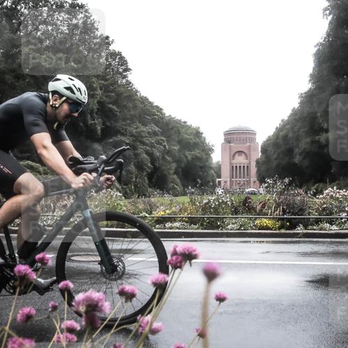 13.09.2026 - Stadtparktriathlon H.Heesch http://msf.ph/oto/10288431 13.09.2026 12:45:07 Radfahren 1203, 1270, 1286 meine-sportfotos.de