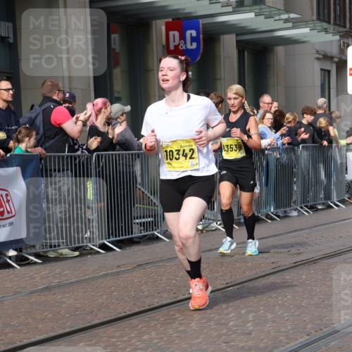 13.09.2026 - 21. swb-Marathon Bremen Strokosch-Dieckow http://msf.ph/oto/10288449 13.09.2026 10:43:59 Ziel 10956, 11108, 11148, 11438, 11644, 11758, 10337, 10342, 11019, 11208, 11312, 11447, 11614, 11930, 11948, 12250, 12253, 12436, 12559, 13538 meine-sportfotos.de