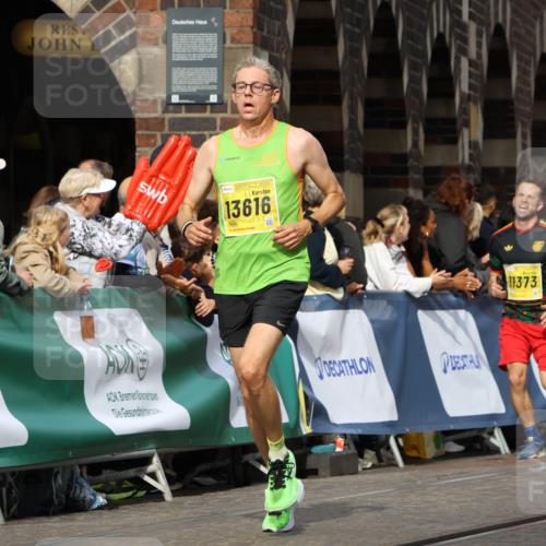 13.09.2026 - 21. swb-Marathon Bremen Strokosch-Dieckow http://msf.ph/oto/10288450 13.09.2026 10:40:36 Ziel 10575, 12477 meine-sportfotos.de
