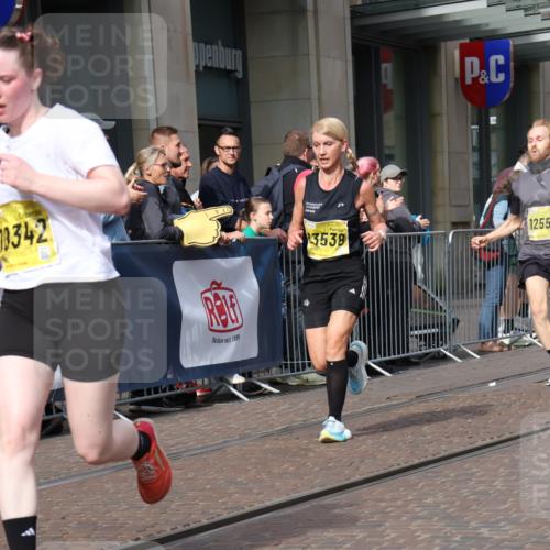 13.09.2026 - 21. swb-Marathon Bremen Strokosch-Dieckow http://msf.ph/oto/10288468 13.09.2026 10:44:00 Ziel 10956, 11108, 11148, 11438, 11644, 11758, 10337, 10342, 11019, 11208, 11312, 11447, 11614, 11930, 11948, 12250, 12253, 12436, 12559, 13538 meine-sportfotos.de