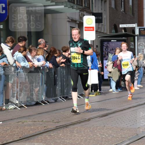 13.09.2026 - 21. swb-Marathon Bremen Strokosch-Dieckow http://msf.ph/oto/10288493 13.09.2026 10:44:06 Ziel 10454, 10806, 10956, 11148, 11438, 11644, 10337, 10342, 11019, 11108, 11208, 11312, 11447, 11614, 11644, 11758, 11930, 11948, 12250, 12253, 12436, 12559, 13538 meine-sportfotos.de