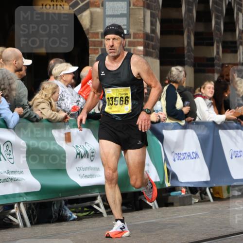 13.09.2026 - 21. swb-Marathon Bremen Strokosch-Dieckow http://msf.ph/oto/10288503 13.09.2026 10:40:39 Ziel 11373, 13616, 10575, 11903, 12477 meine-sportfotos.de