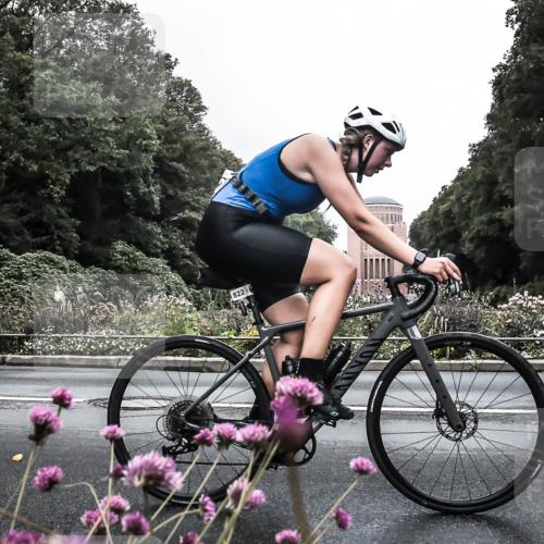 13.09.2026 - Stadtparktriathlon H.Heesch http://msf.ph/oto/10288534 13.09.2026 11:35:05 Radfahren 726, 822, 927 meine-sportfotos.de