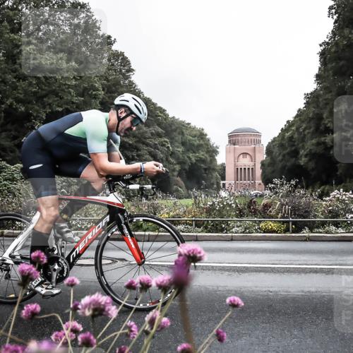 13.09.2026 - Stadtparktriathlon H.Heesch http://msf.ph/oto/10288562 13.09.2026 11:35:28 Radfahren 879, 918 meine-sportfotos.de