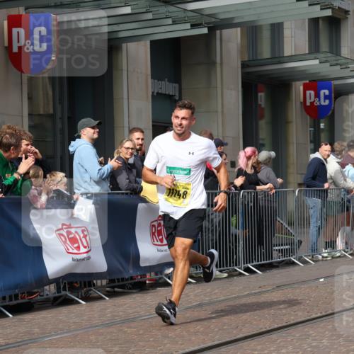 13.09.2026 - 21. swb-Marathon Bremen Strokosch-Dieckow http://msf.ph/oto/10288633 13.09.2026 10:44:21 Ziel 10454, 10806, 10861, 11438, 11615, 11692, 11704, 12302, 12425, 12473, 10342, 10956, 11108, 11148, 11644, 11758, 13538 meine-sportfotos.de