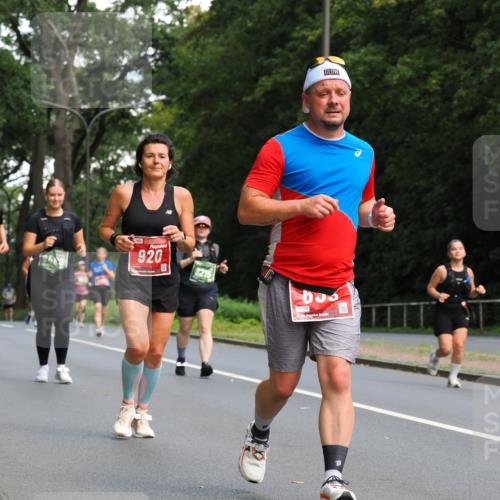 13.09.2026 - 21. swb-Marathon Bremen TobiasT http://msf.ph/oto/10288750 13.09.2026 12:26:04 Laufen 920, 9215, 1742, 21, 26 meine-sportfotos.de
